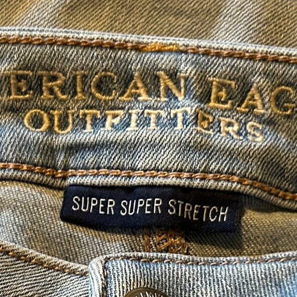American Eagle Outfitters Super Super Stretch Light Fade Denim Jeans Size 8 - Picture 4 of 16
